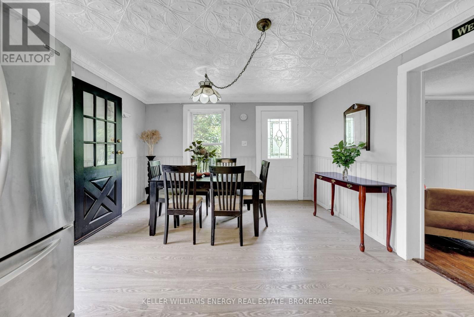 16 SQUIRES STREET Image 17