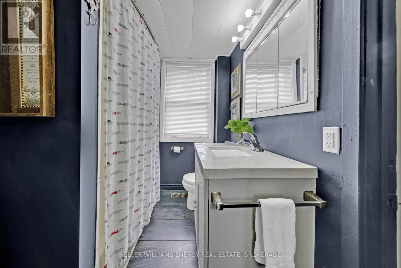 16 SQUIRES STREET Image 18