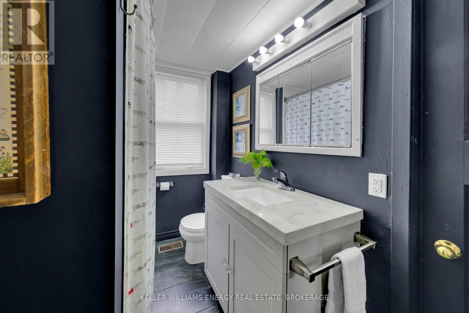 16 SQUIRES STREET Image 19