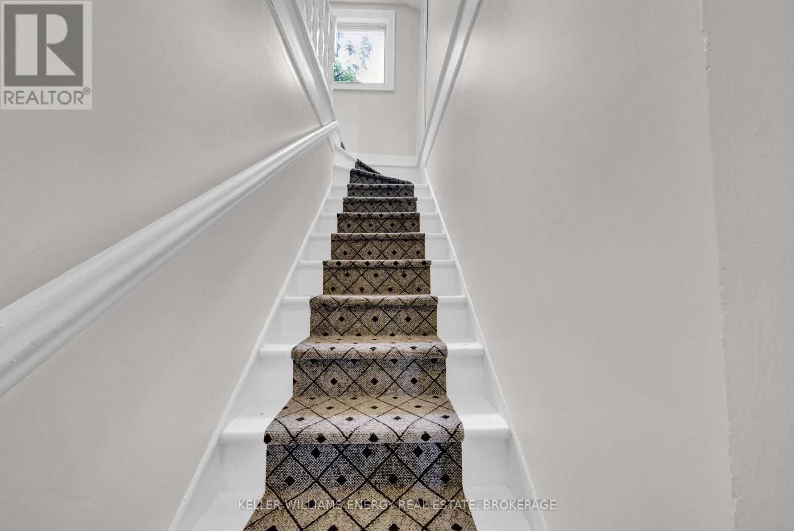 16 SQUIRES STREET Image 21