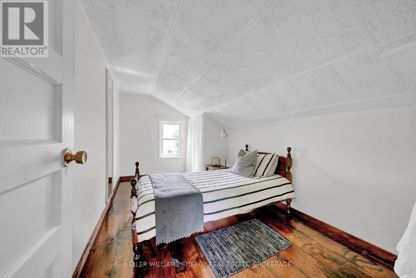 16 SQUIRES STREET Image 23