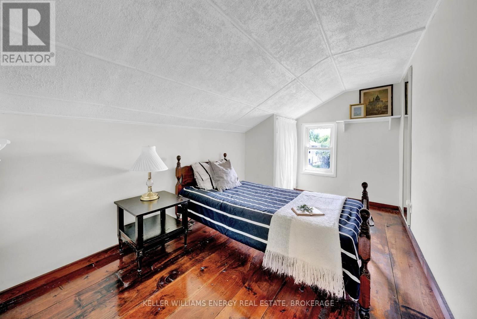 16 SQUIRES STREET Image 24