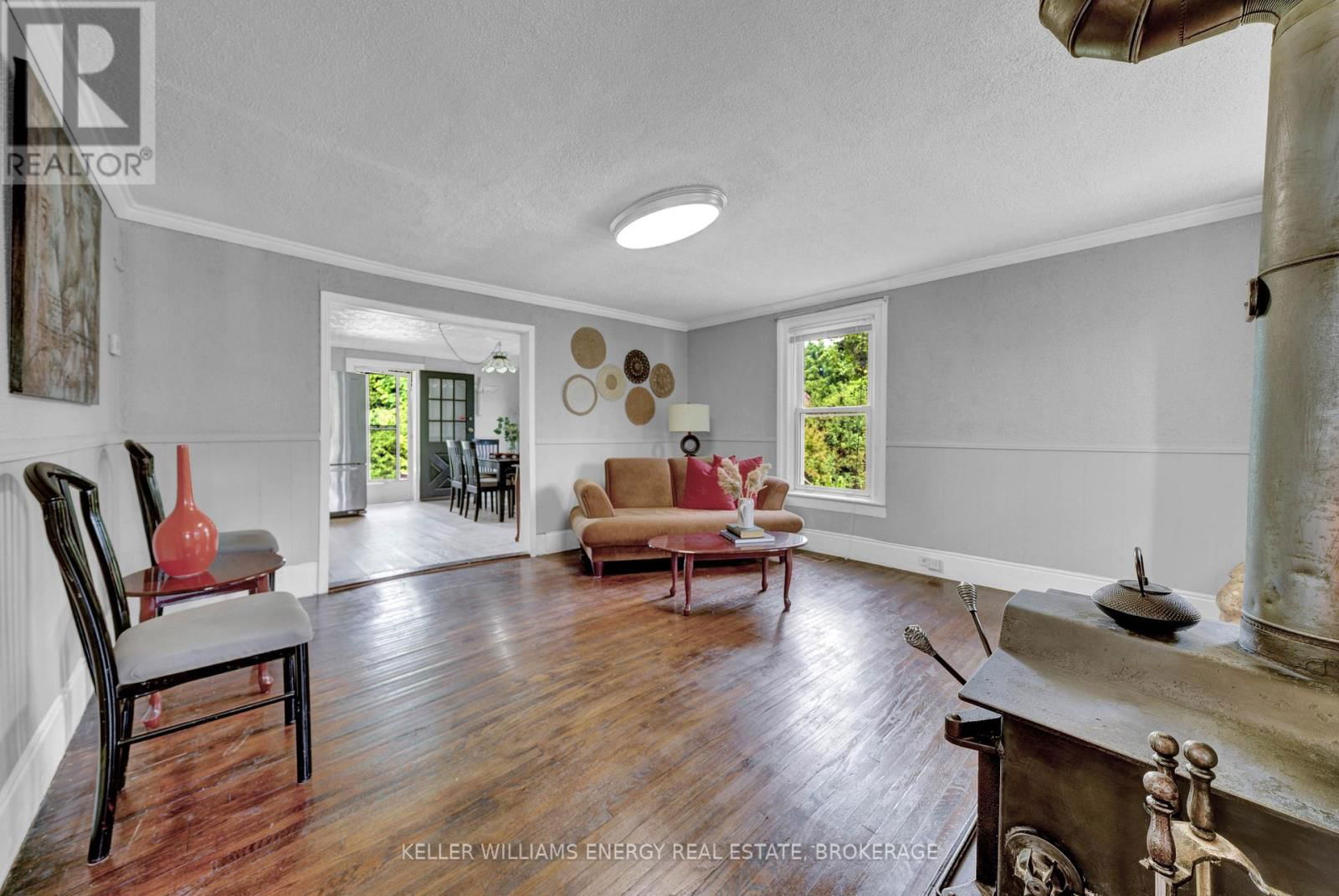 16 SQUIRES STREET Image 8