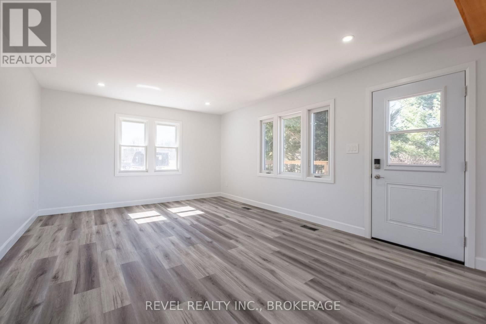 8914 38 HIGHWAY Image 8