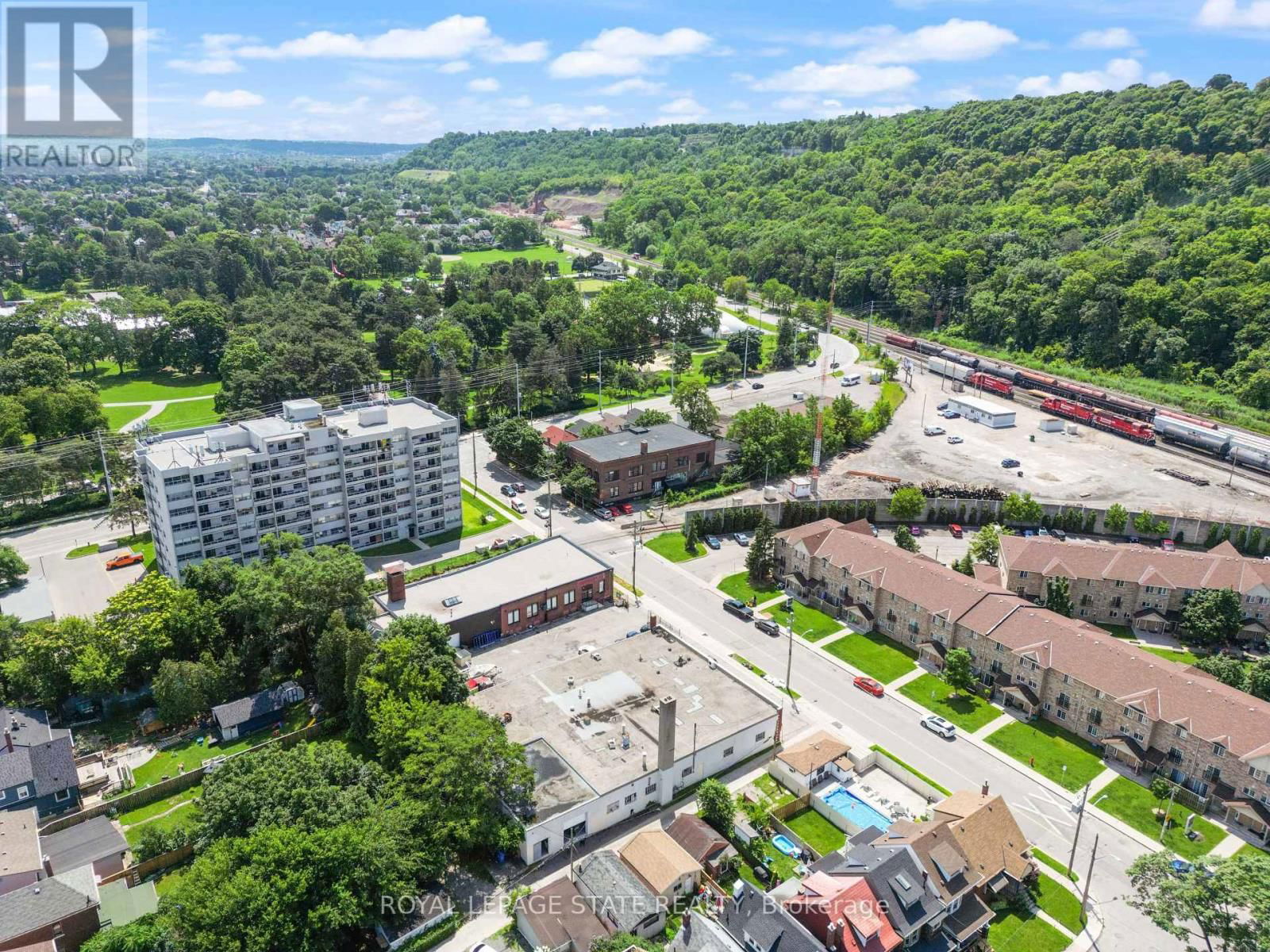 455 CUMBERLAND AVENUE Image 9