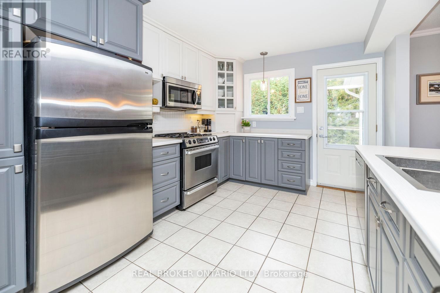 392 COUNTRY STREET Image 13