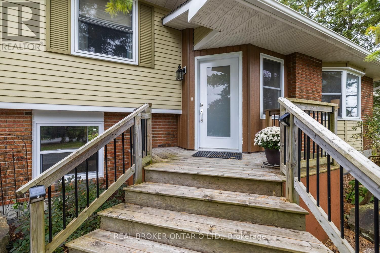 392 COUNTRY STREET Image 2