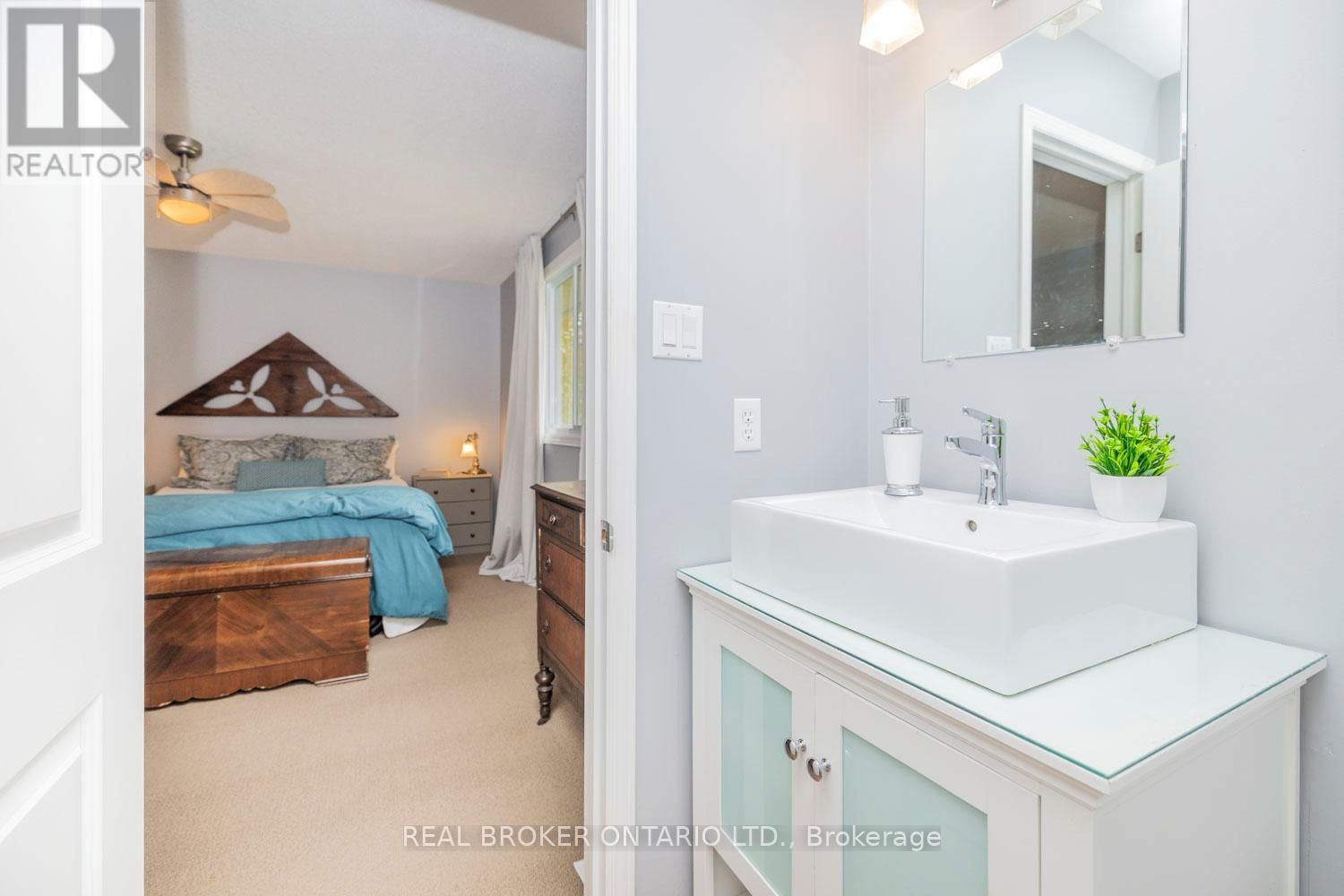392 COUNTRY STREET Image 24
