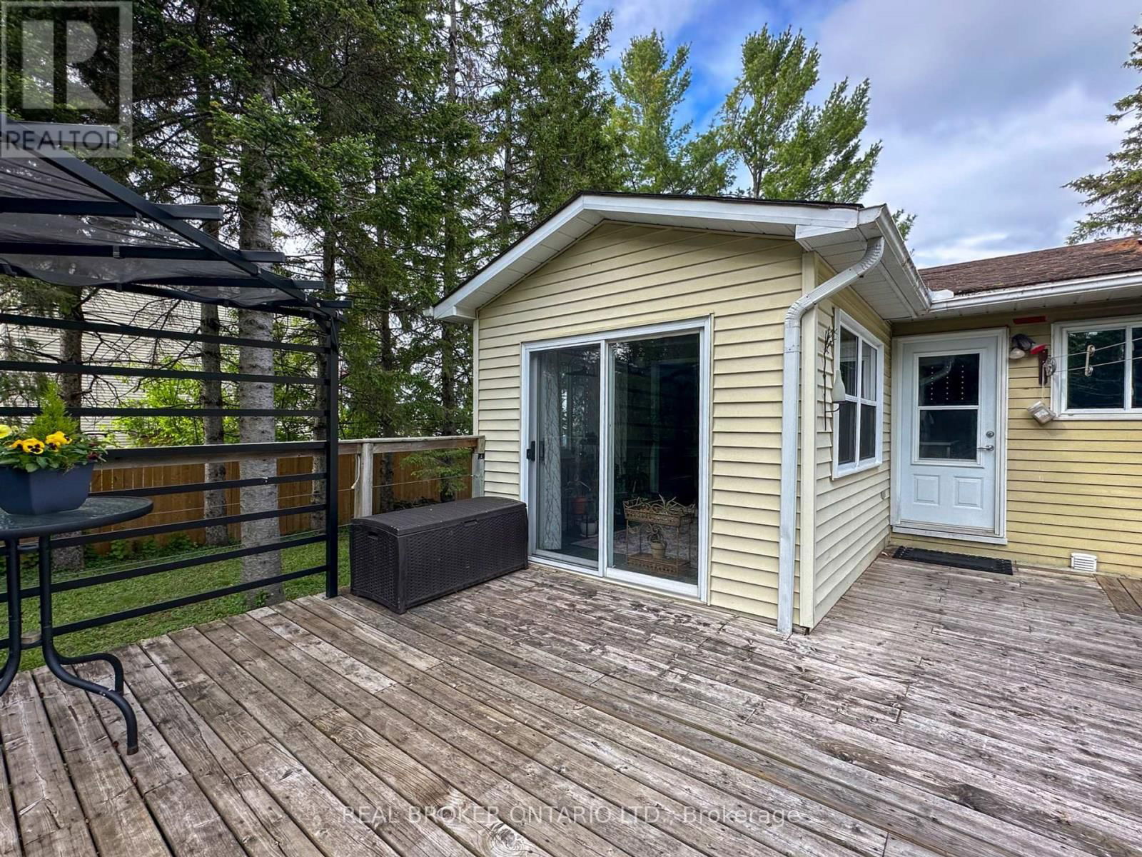392 COUNTRY STREET Image 32