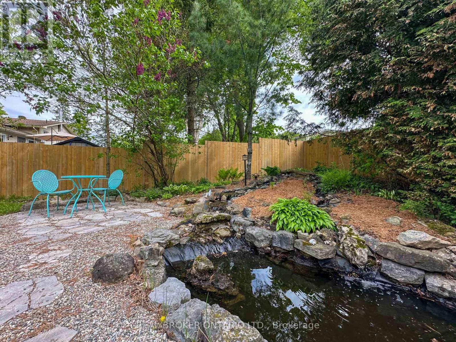 392 COUNTRY STREET Image 36