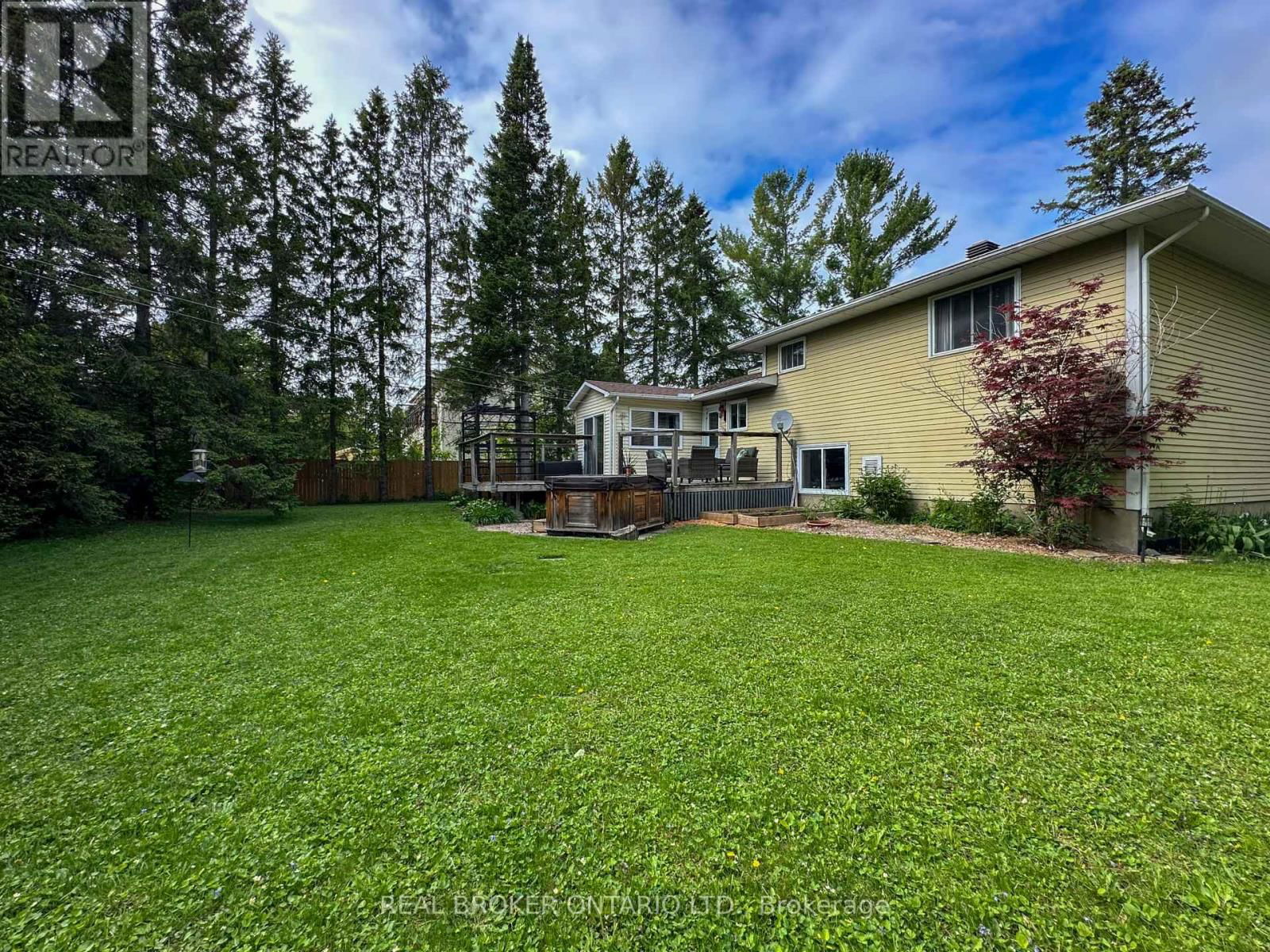 392 COUNTRY STREET Image 37