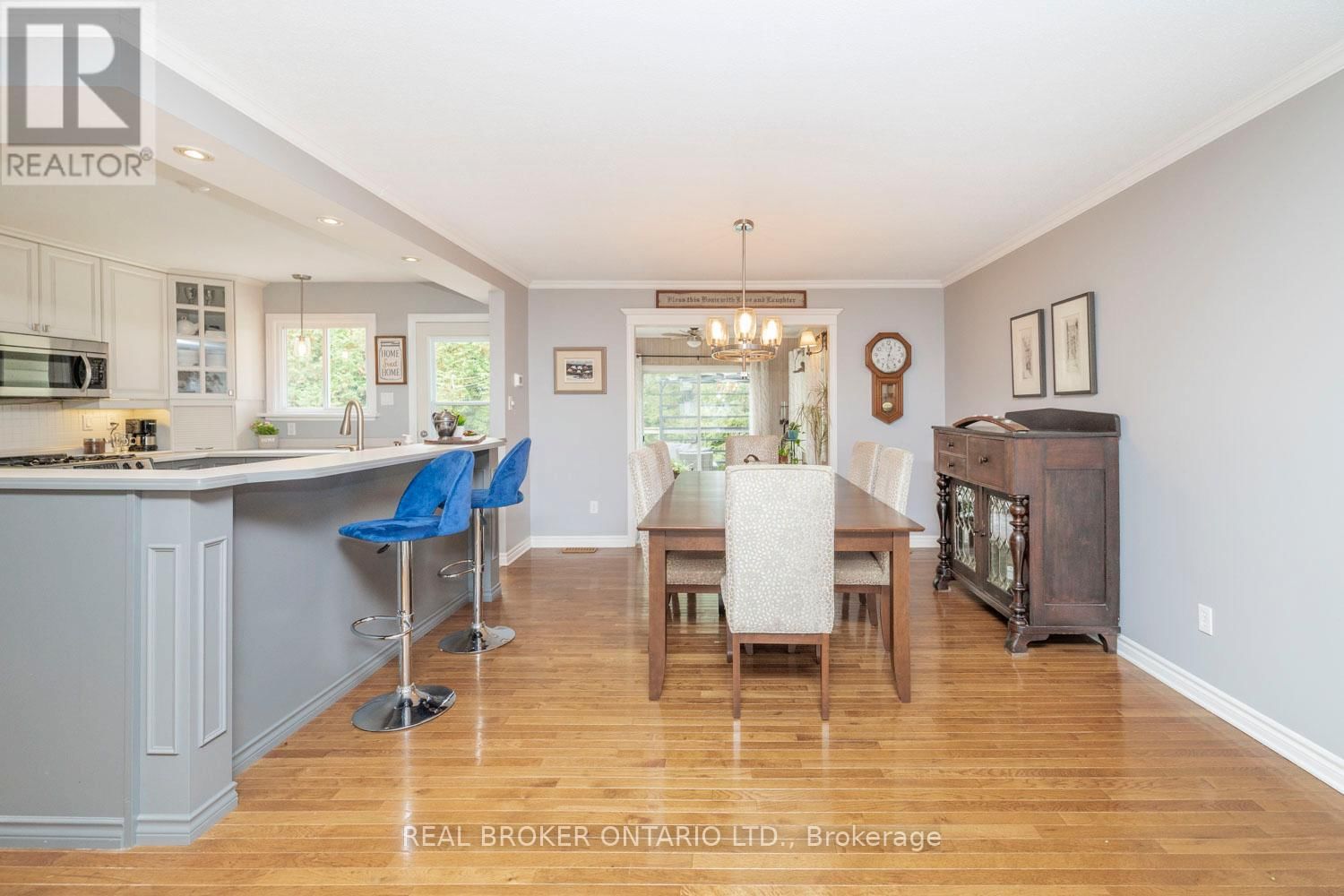 392 COUNTRY STREET Image 9