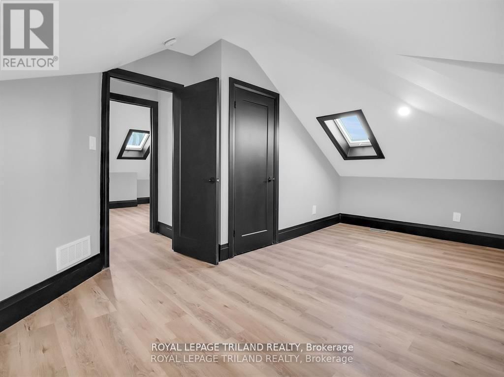 54 STANLEY STREET Image 32