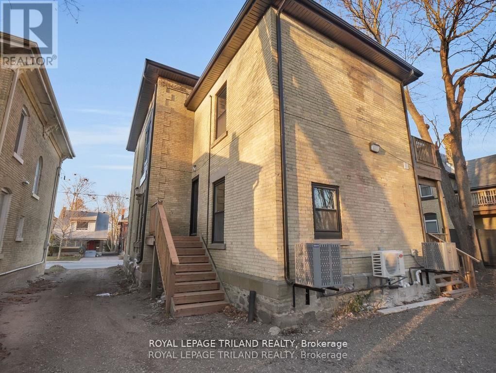 54 STANLEY STREET Image 35