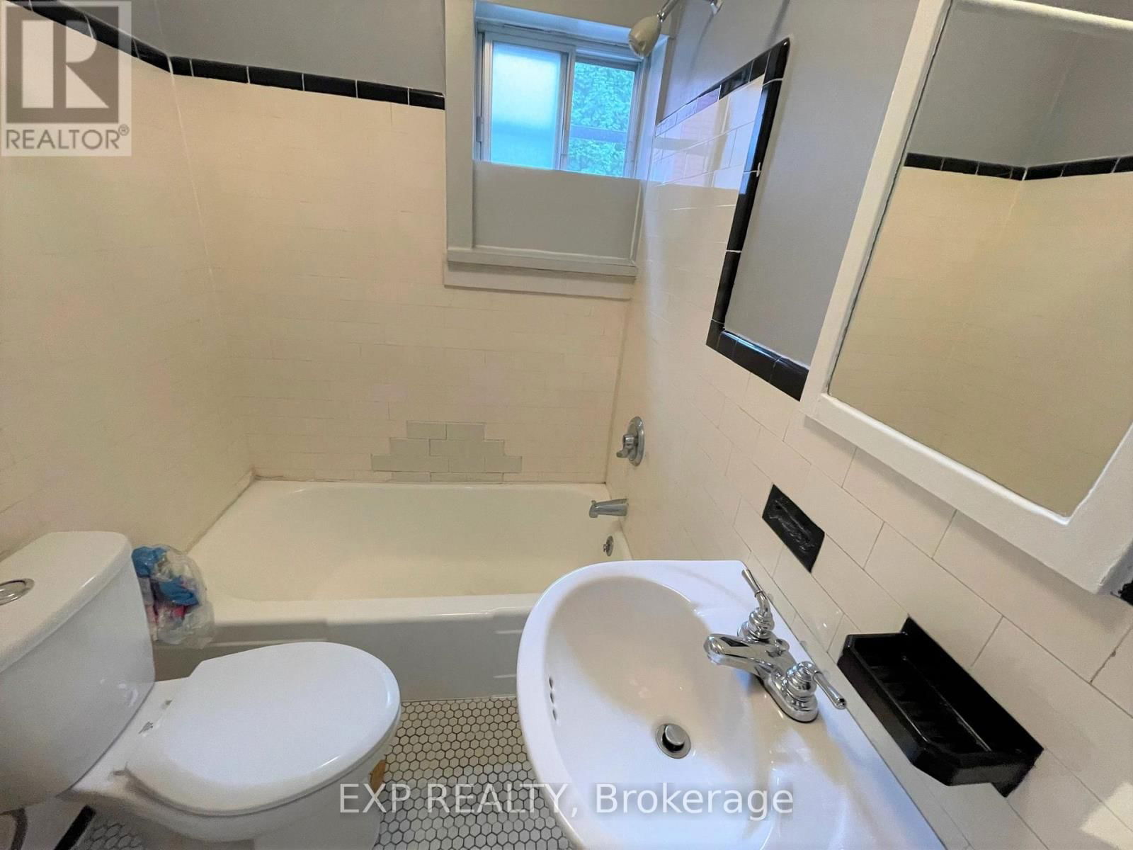 A - 166 STEWART STREET Image 14
