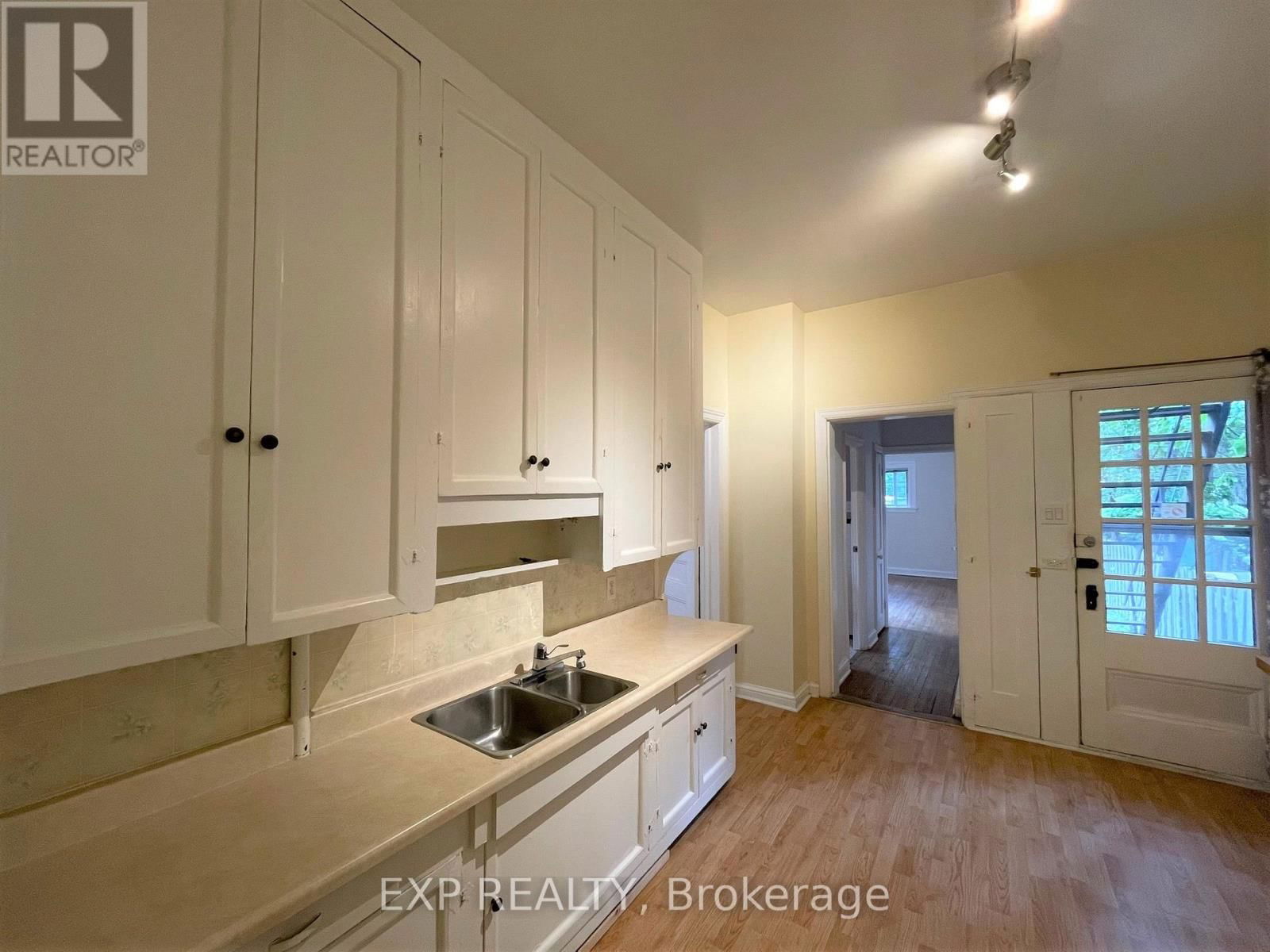 A - 166 STEWART STREET Image 6