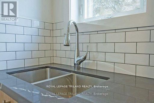 241 RIDOUT STREET SOUTH Image 10