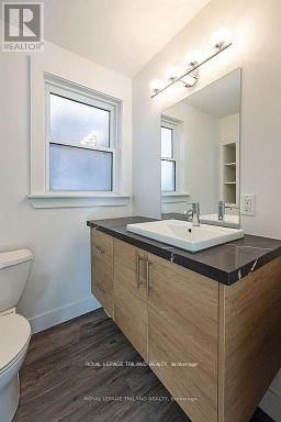 241 RIDOUT STREET SOUTH Image 16