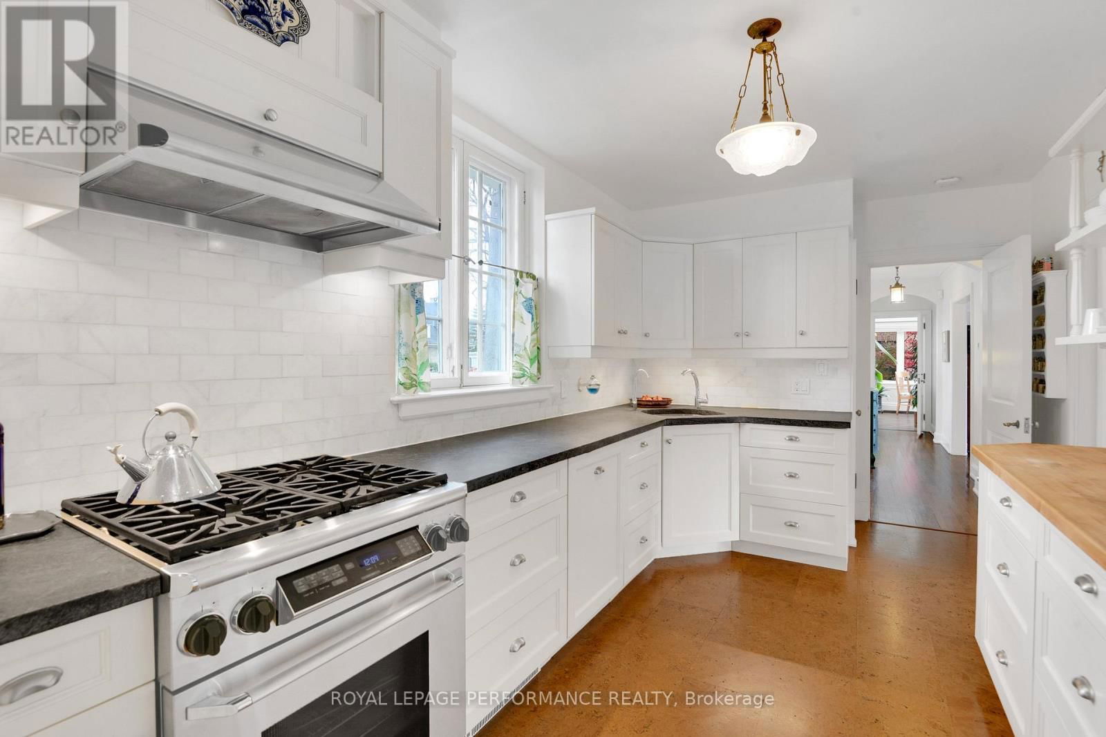 550 PICCADILLY AVENUE Image 9
