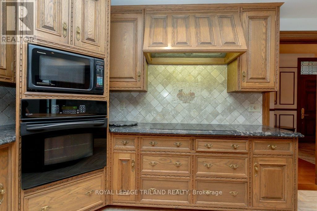 2643 OLD VICTORIA ROAD Image 22
