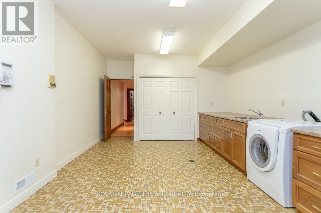 2643 OLD VICTORIA ROAD Image 32