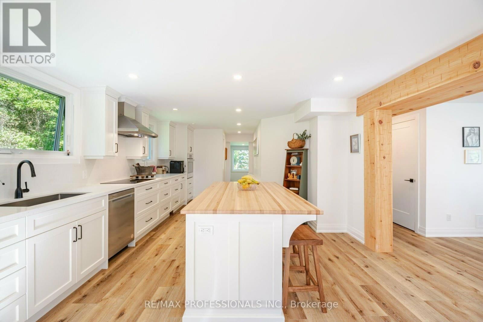 135850 9TH LINE Image 14