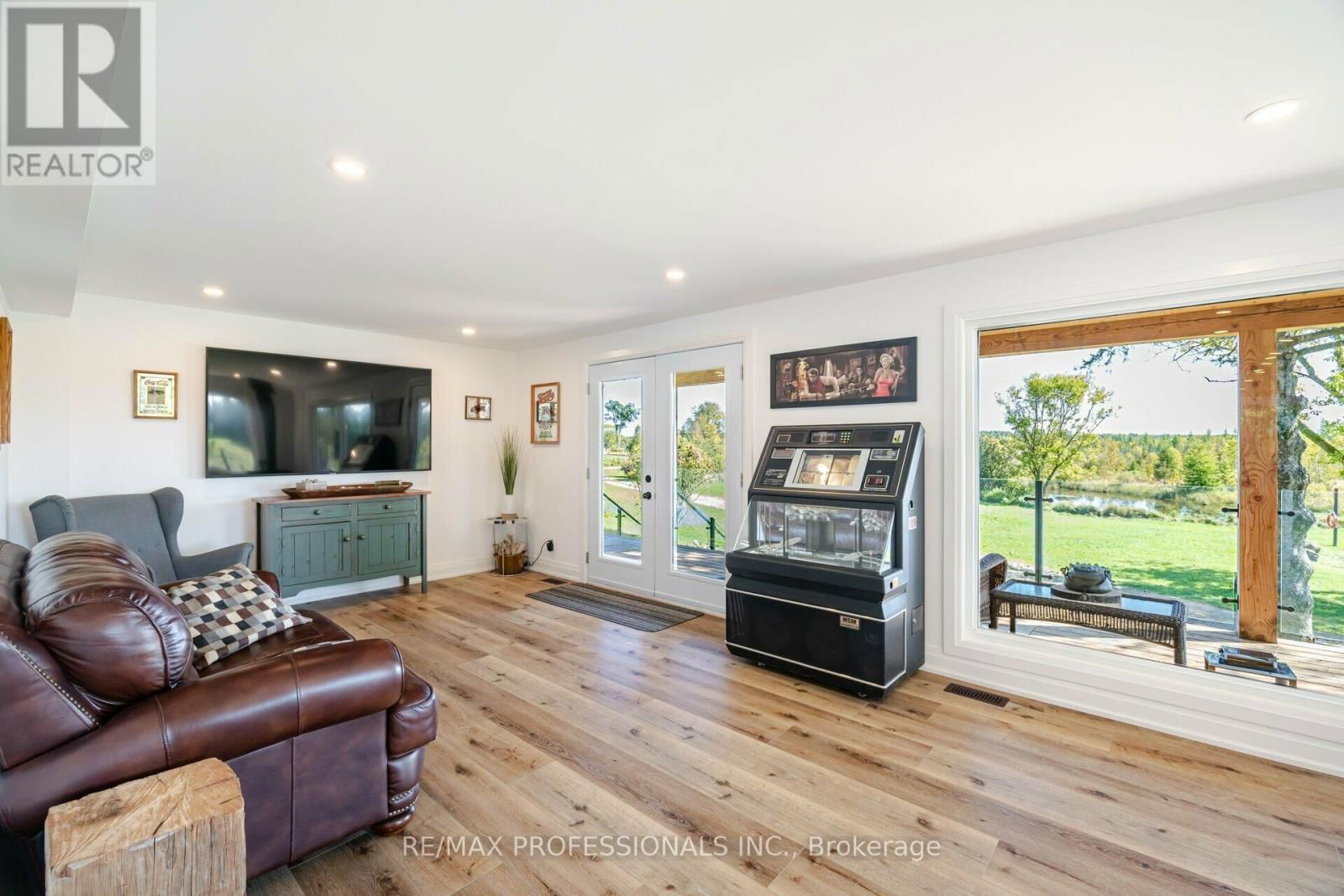 135850 9TH LINE Image 7