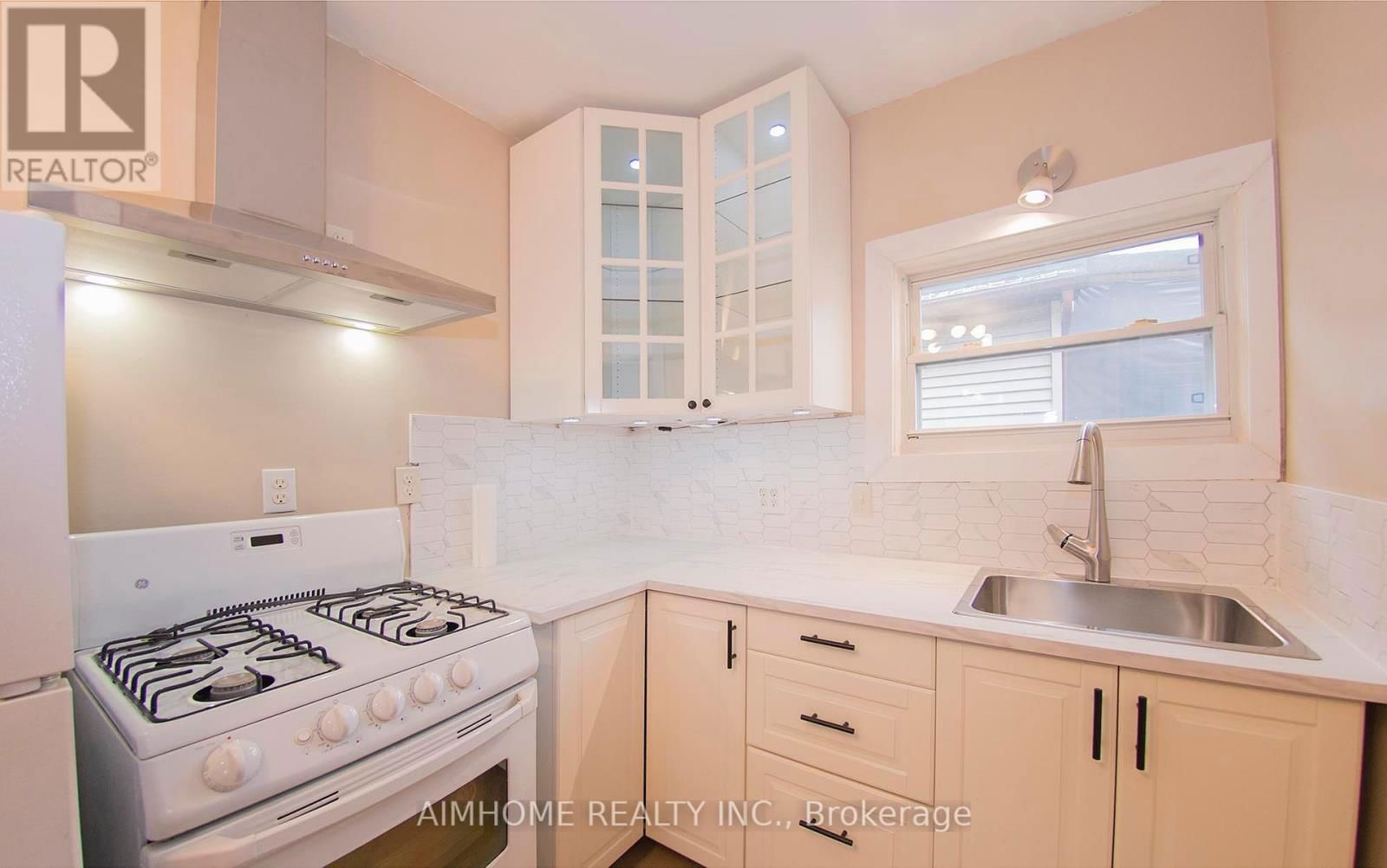 160 IVON AVENUE Image 10