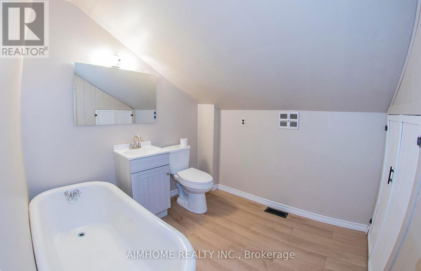 160 IVON AVENUE Image 15