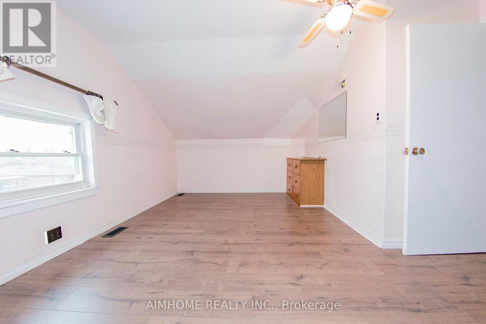 160 IVON AVENUE Image 16