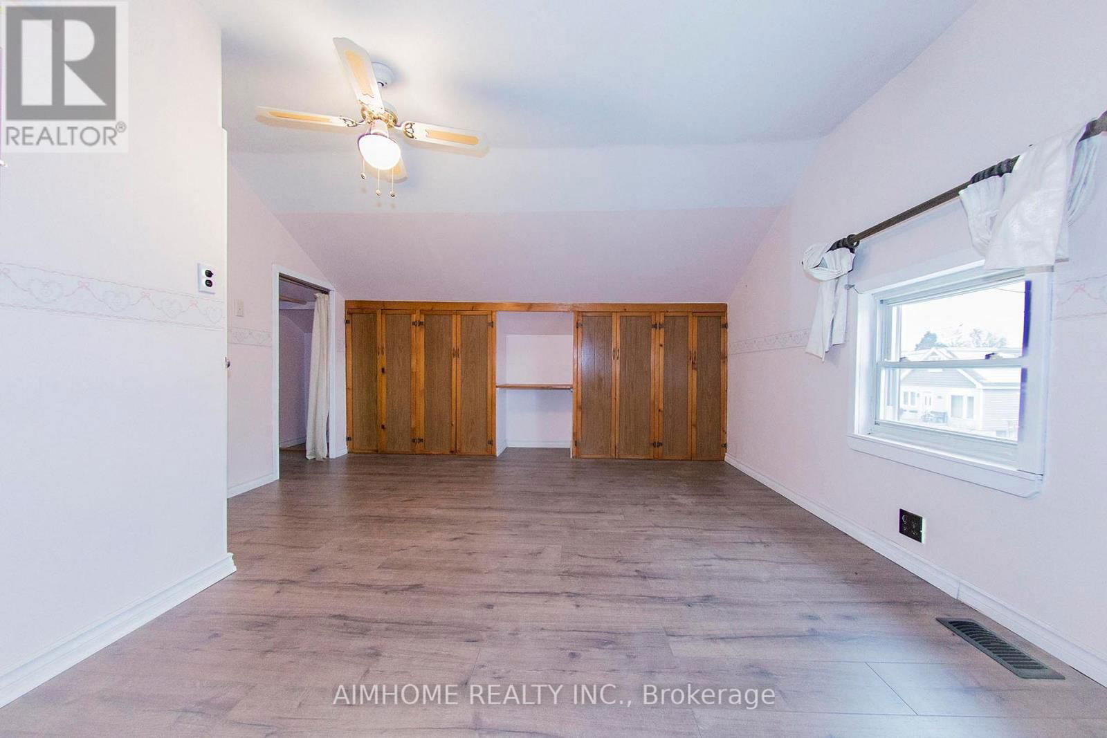 160 IVON AVENUE Image 17