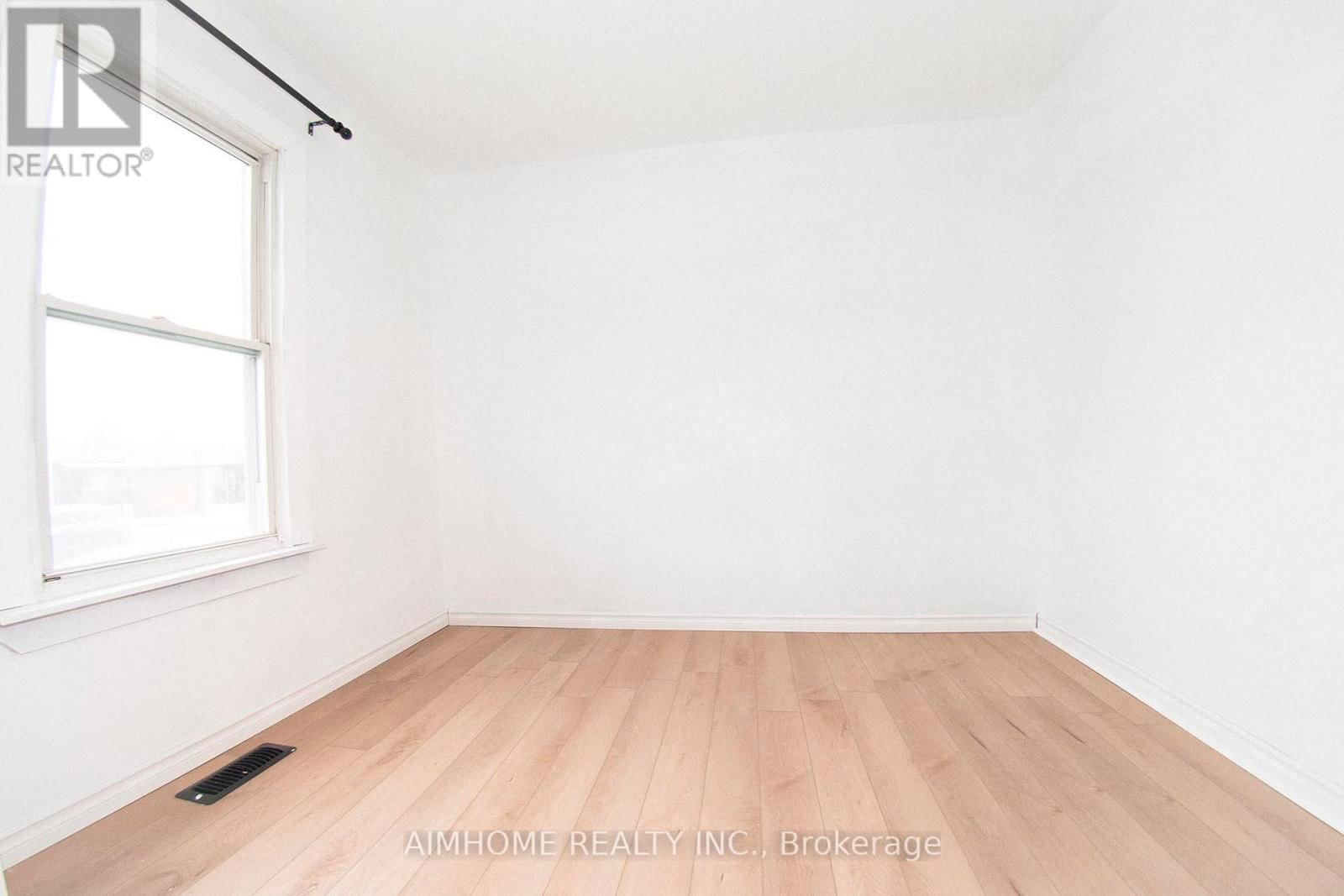 160 IVON AVENUE Image 3