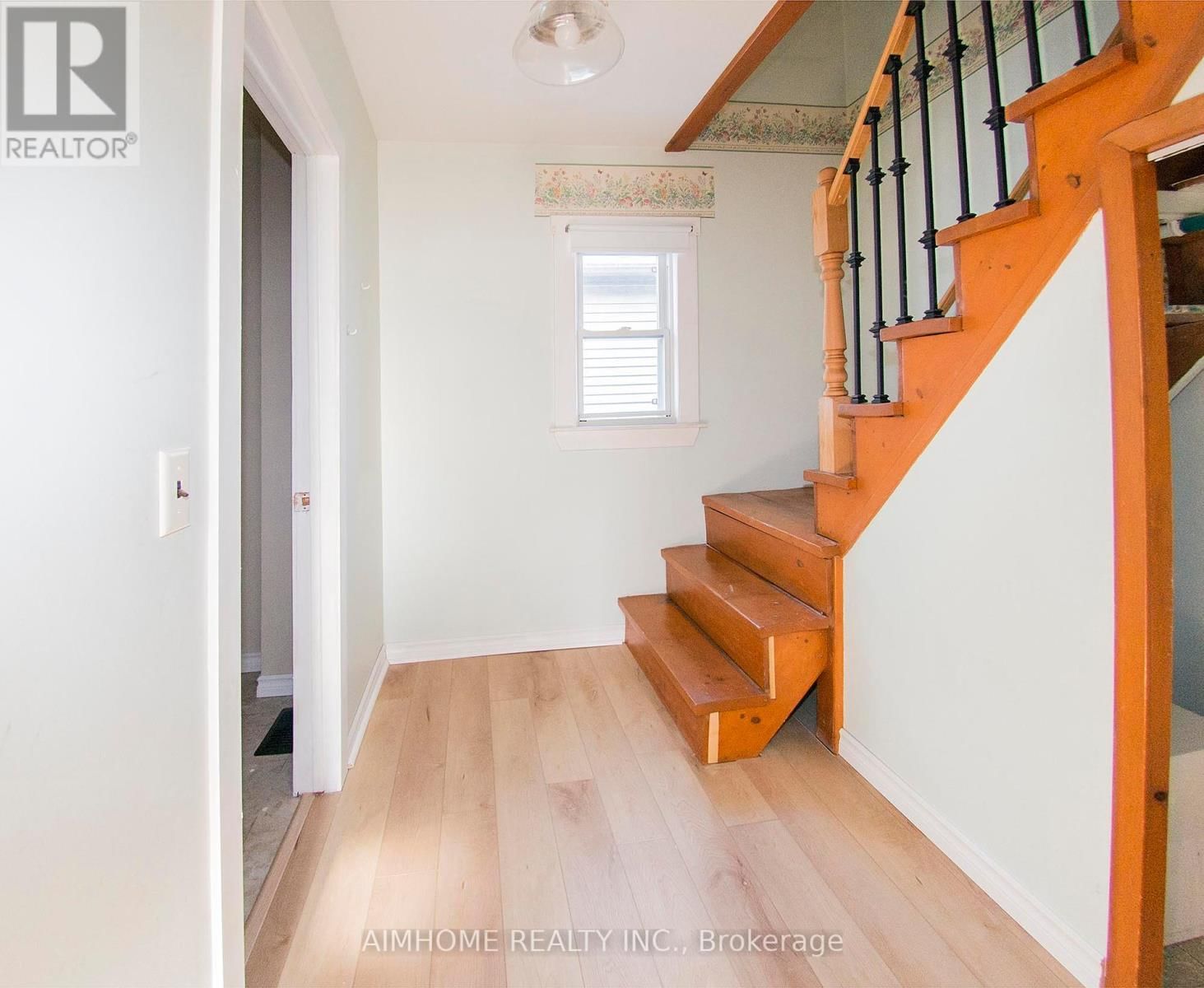 160 IVON AVENUE Image 6