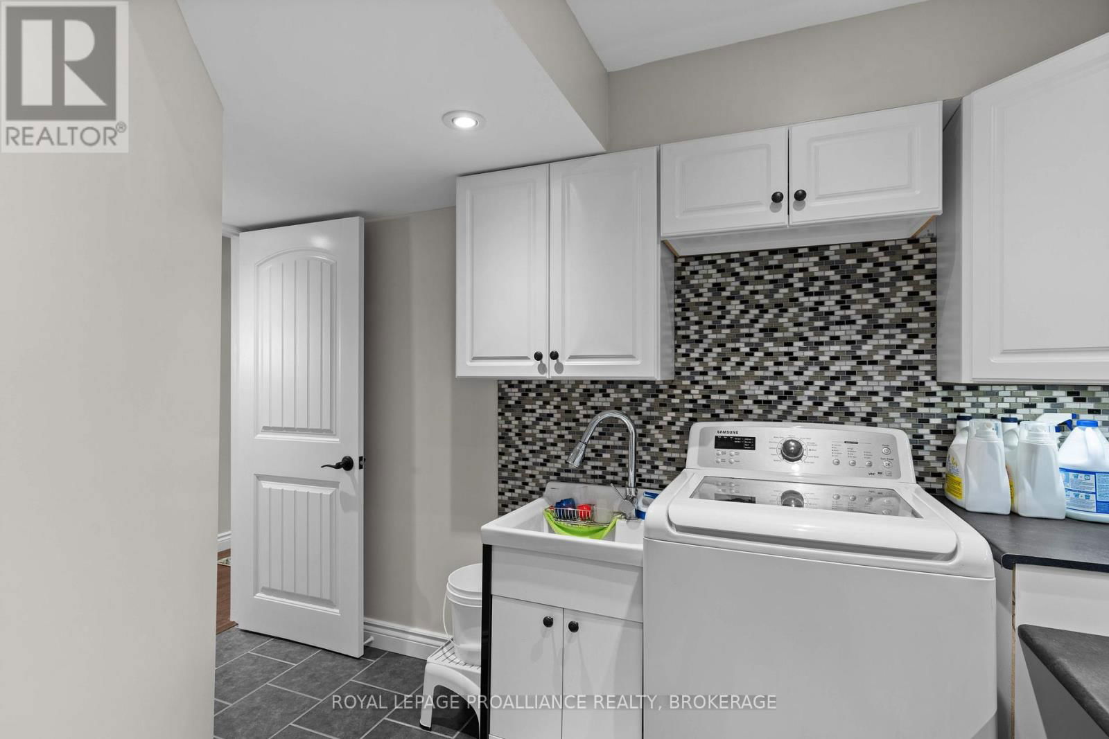 102 BLAKELY STREET Image 37