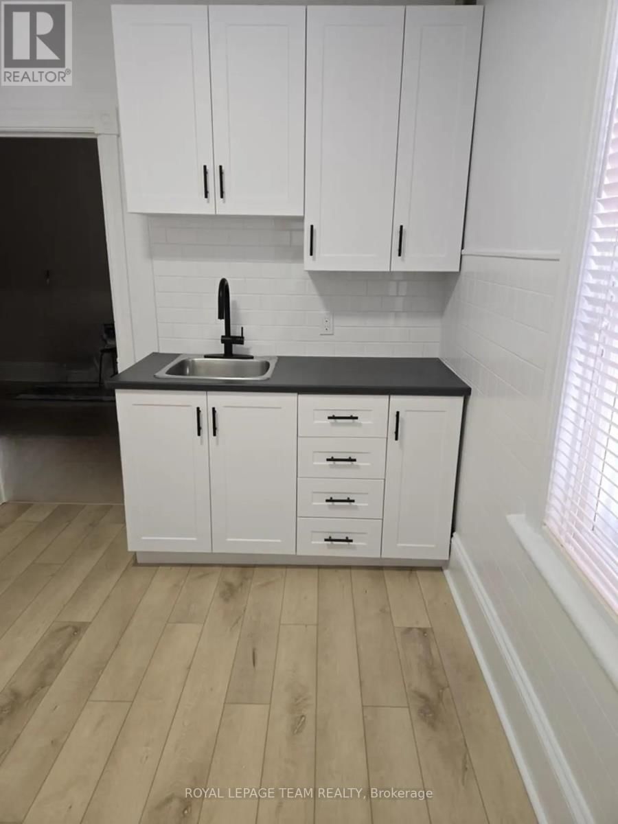 158 ST ANDREW STREET Image 16
