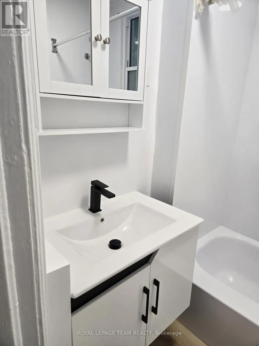 158 ST ANDREW STREET Image 18
