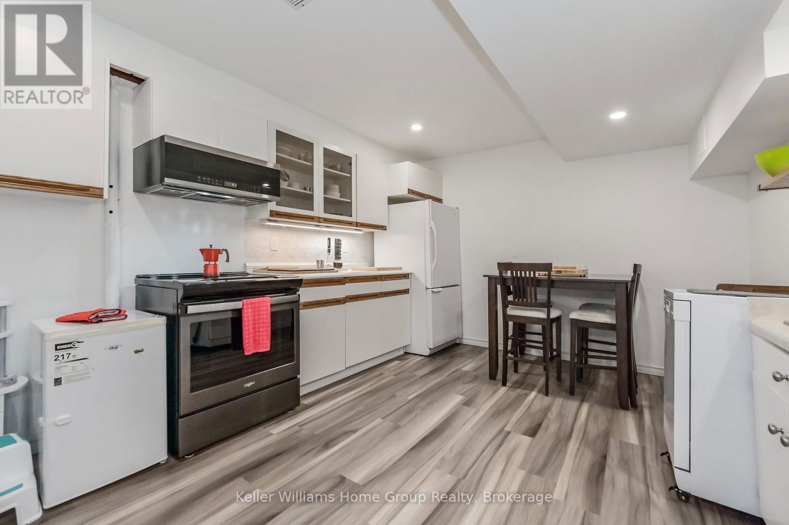 840 ST GEORGE STREET EAST Image 41