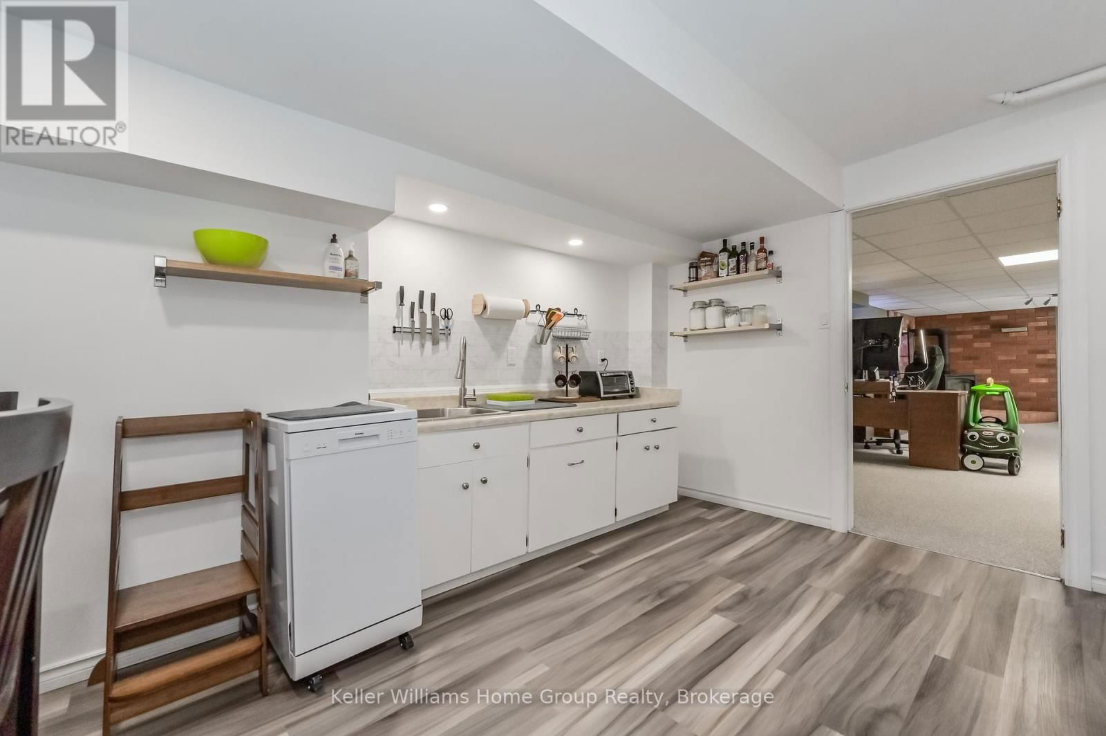 840 ST GEORGE STREET EAST Image 42