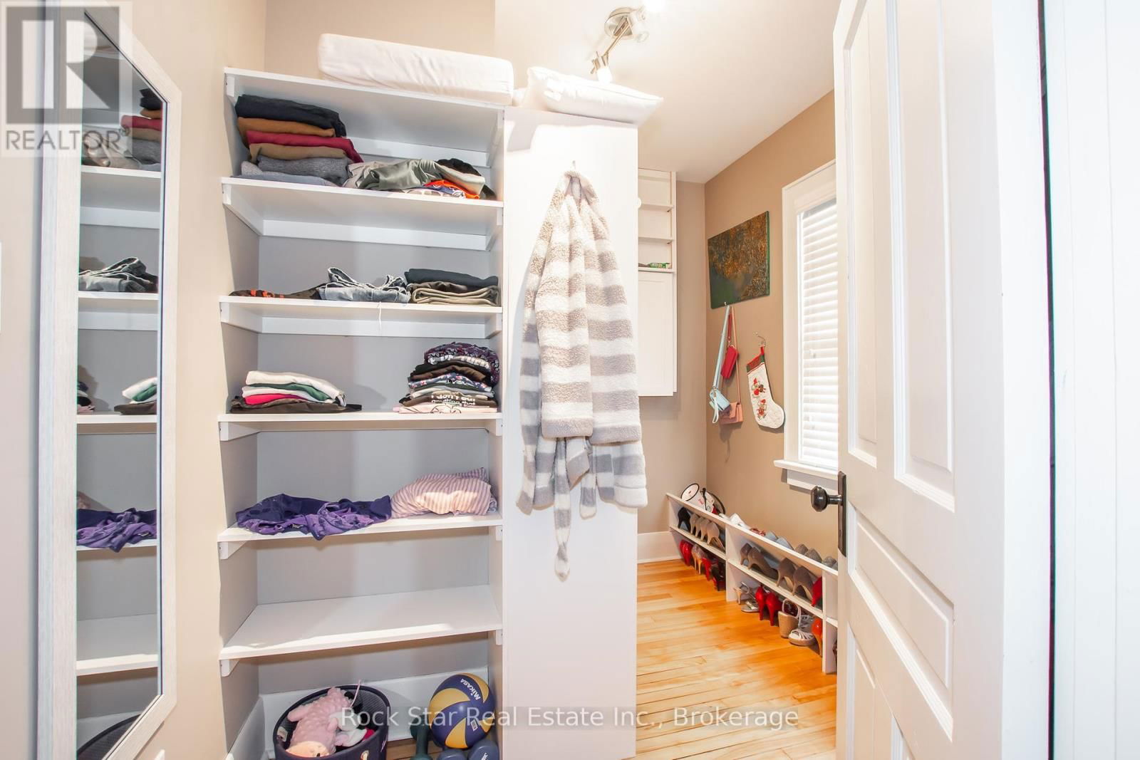 225 CHAFFEY STREET Image 11