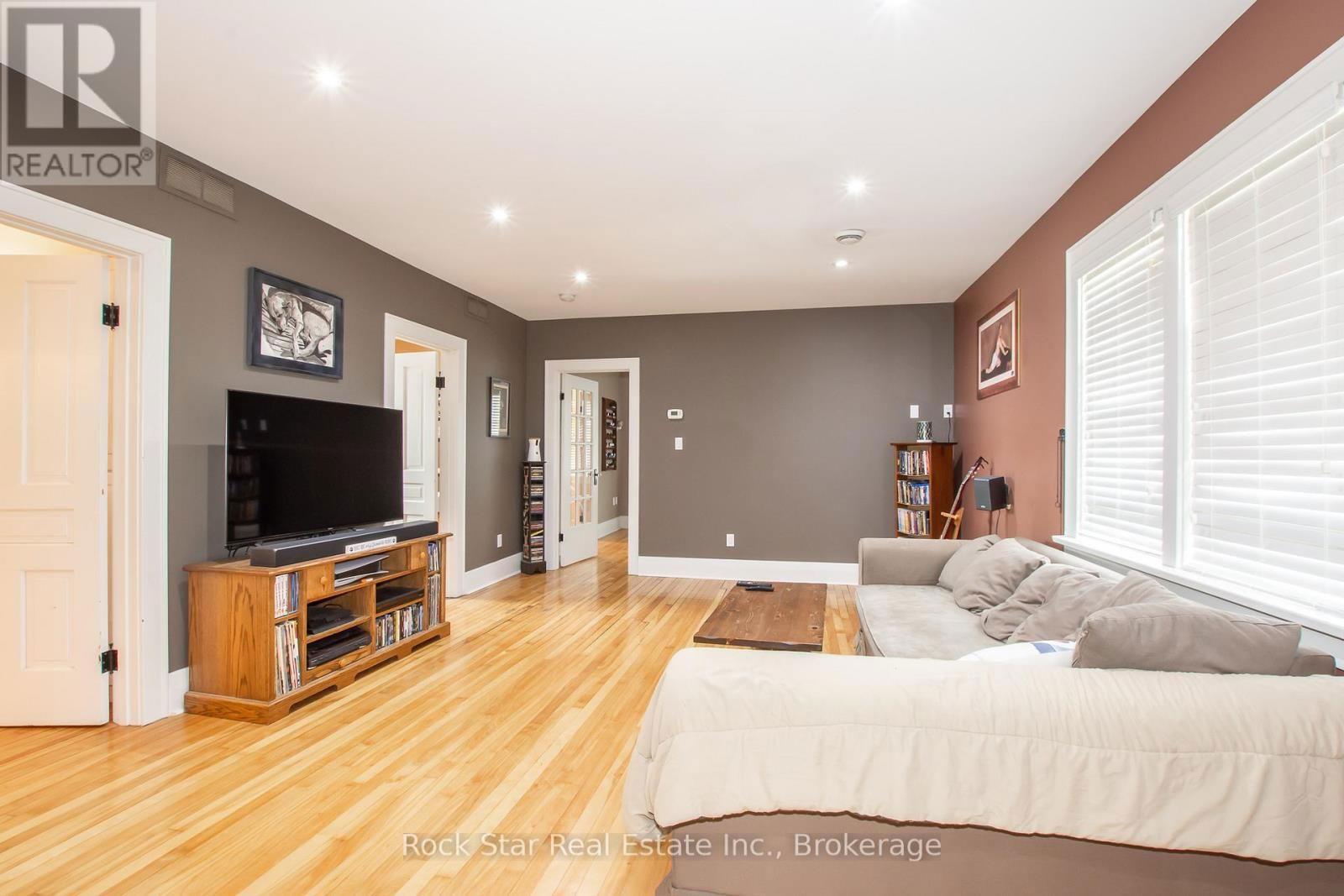 225 CHAFFEY STREET Image 8