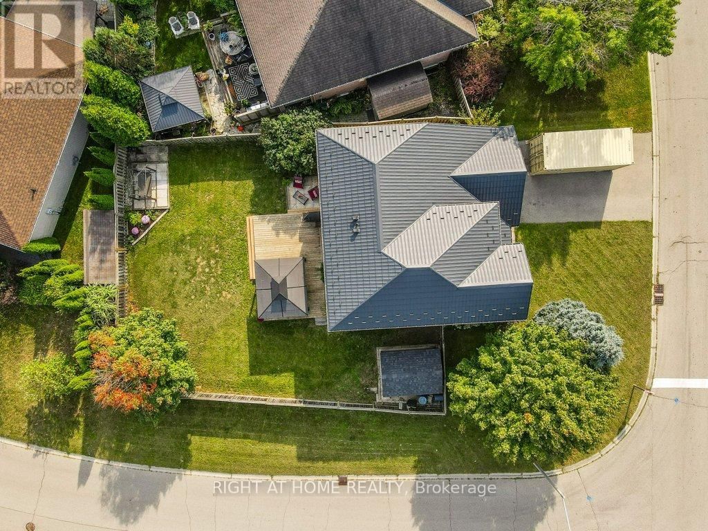 210 DUNDAS STREET WEST Image 1