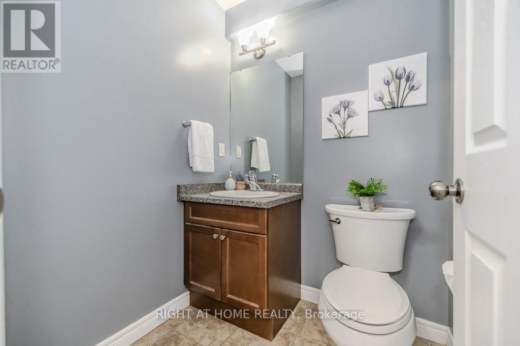 210 DUNDAS STREET WEST Image 18
