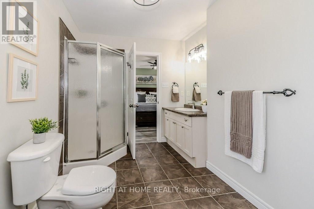 210 DUNDAS STREET WEST Image 23