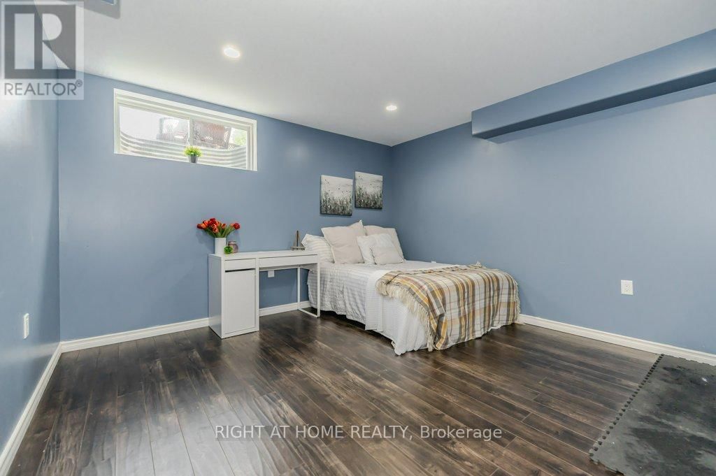 210 DUNDAS STREET WEST Image 34
