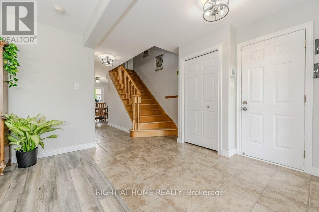 210 DUNDAS STREET WEST Image 9