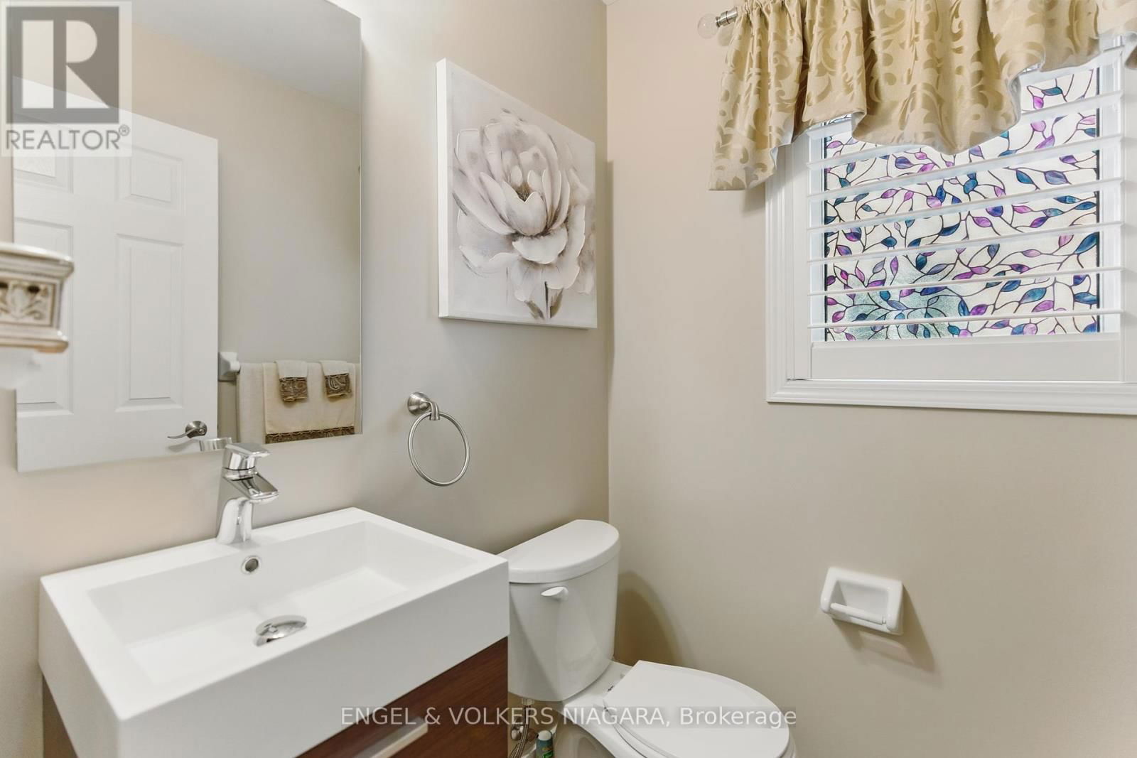 8679 DOGWOOD CRESCENT Image 4