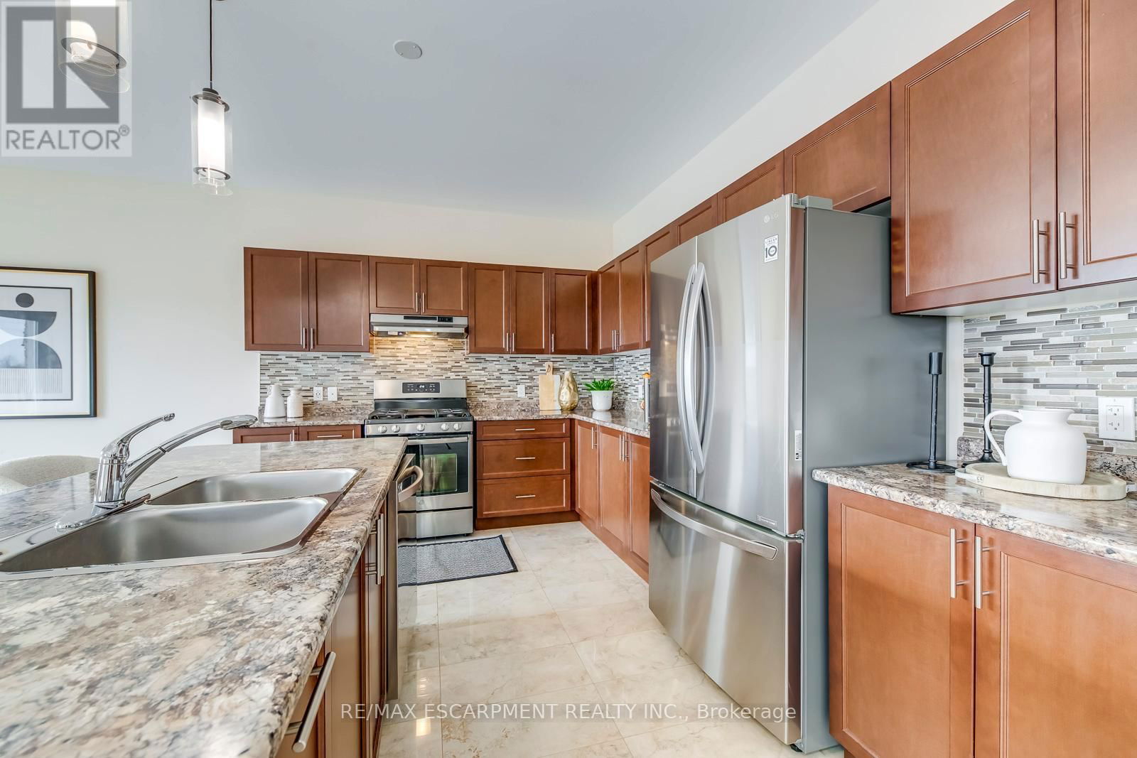 428 DALGLEISH TRAIL Image 18