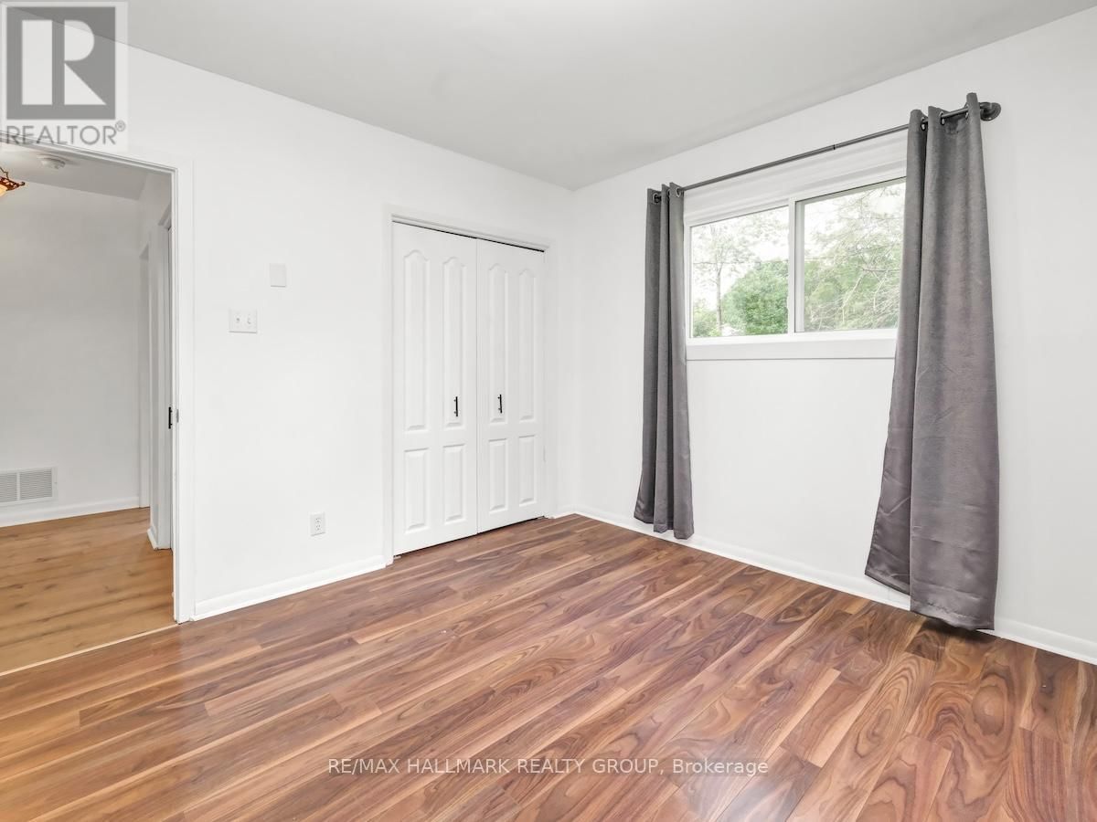 8692 BANK STREET Image 11