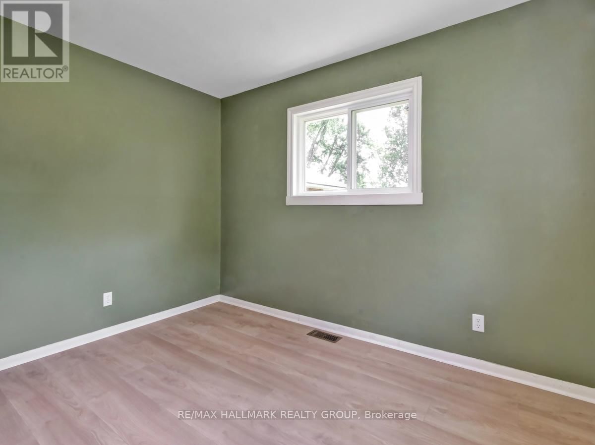 8692 BANK STREET Image 13
