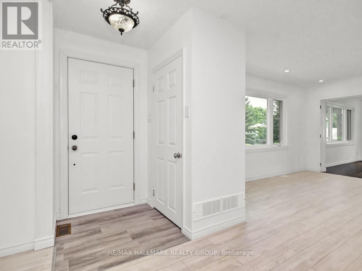 8692 BANK STREET Image 15